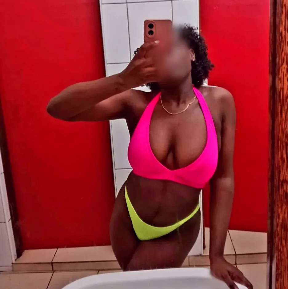 Amara, 30