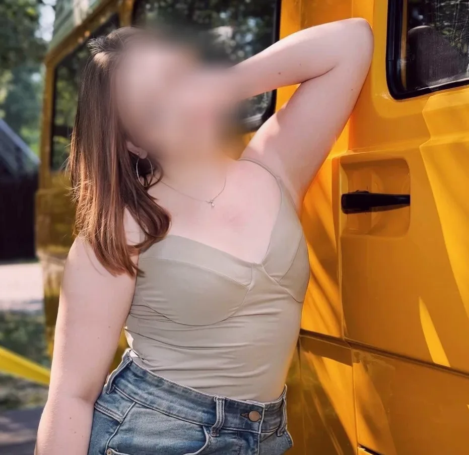 Isobel, 19