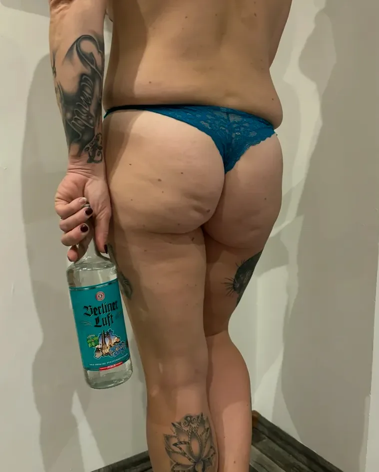 Mila, 28