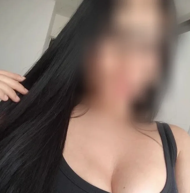 Nia, 28
