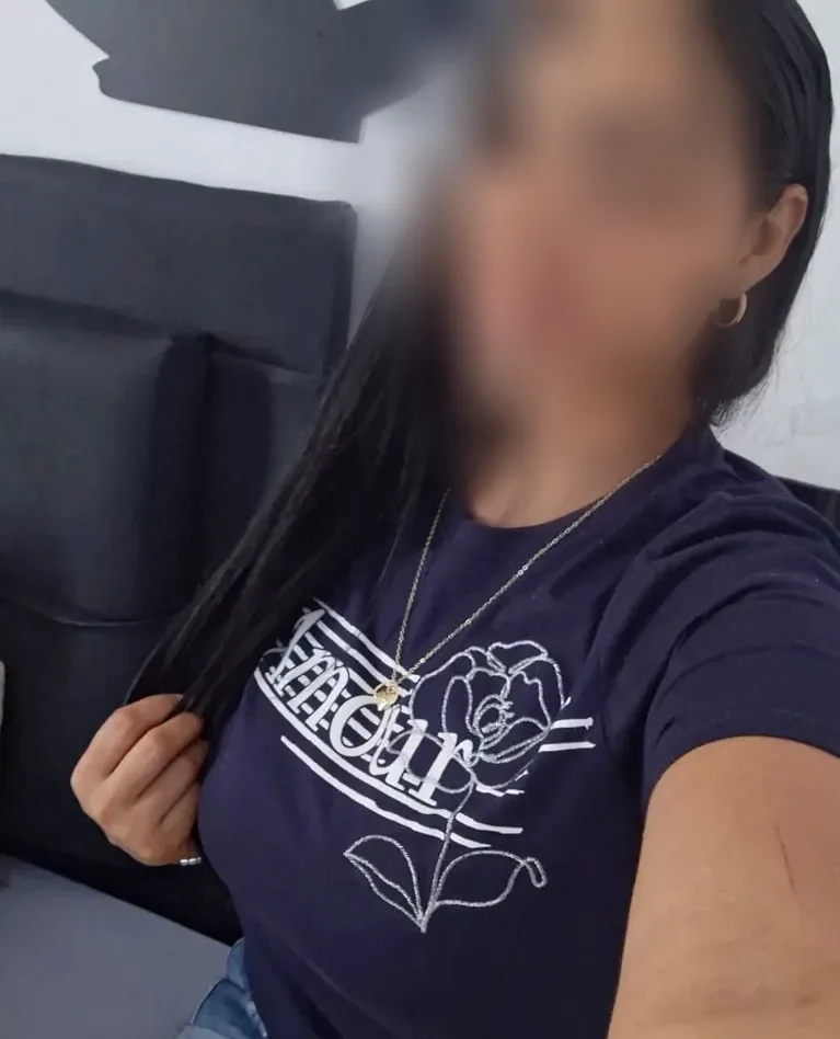 Nicola, 36